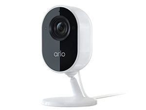 كاميرا داخلية من Arlo Essential - فيديو بدقة 1080 بكسل مع درع للخصوصية ، ومكونات إضافية ، ورؤية ليلية ، وصوت ثنائي الاتجاه ، وصفارة الإنذار ، ومباشرة إلى شبكة WiFi بدون الحاجة إلى محور ، وأمان لاسلكي ، وأبيض - VMC2040