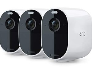 كاميرا Arlo Essential Spotlight - 3 عبوات - أمان لاسلكي ، وفيديو 1080 بكسل ، ورؤية ليلية ملونة ، وصوت ثنائي الاتجاه ، وخالي من الأسلاك ، ومباشرة إلى شبكة WiFi لا حاجة إلى محور ، وتعمل مع Alexa ، أبيض - VMC2330