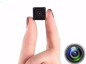 كاميرا لاسلكية صغيرة كاميرا تجسس مخفية صغيرة محمولة ميزات كاميرا مربية صغيرة مع كاميرا Body Pet HD 1080P ، رؤية ليلية واكتشاف الحركة للمنزل والمكتب الخارجي.