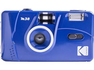 كاميرا فيلم Kodak M38 35mm - خالية من التركيز ، فلاش مدمج قوي ، سهل الاستخدام (أزرق كلاسيكي)