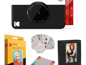 مجموعة هدايا Kodak Printomatic Instant Camera (أسود) + ورق زنك (20 ورقة) + حافظة فاخرة + 7 مجموعات ملصقات ممتعة + علامات ثنائية الطرف + ألبوم صور.