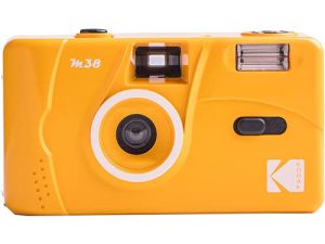 كاميرا فيلم Kodak M38 35mm - خالية من التركيز ، فلاش مدمج قوي ، سهل الاستخدام (أصفر)