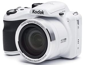 كاميرا كوداك PIXPRO Astro Zoom AZ421-WH الرقمية بدقة 16 ميجابكسل مع زووم بصري 42X وشاشة LCD 3 بوصة (أبيض)