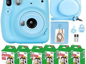 كاميرا Fujifilm Instax Mini 11 مع فيلم Fujifilm Instant Mini (60 ورقة) مع مجموعة من الإكسسوارات رقم واحد بما في ذلك حقيبة الحمل وعدسة السيلفي وألبوم الصور والملصقات (أزرق سماوي)